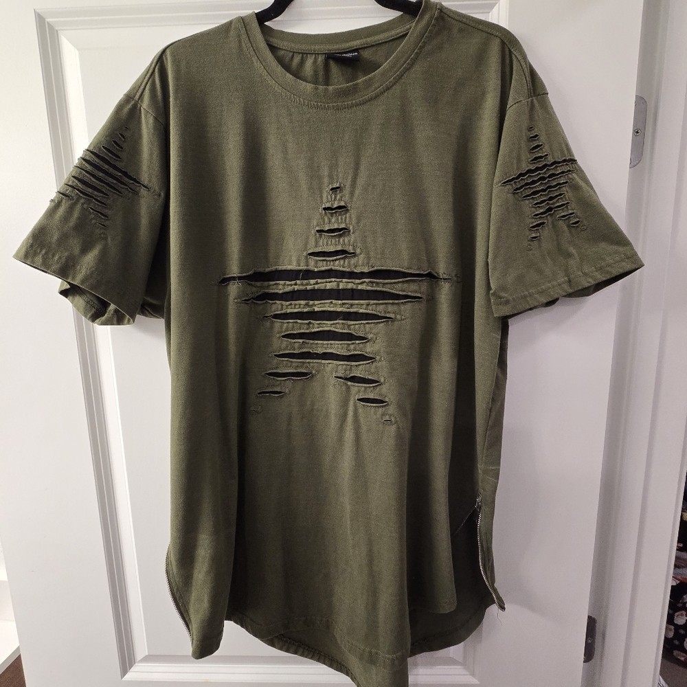 Men's olive green victorious streetwear T-shirt, size XL. 100% Cotton